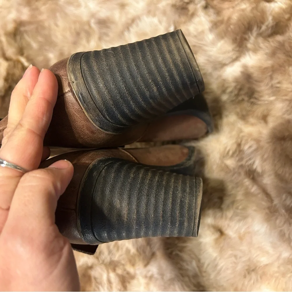 3/$10 🏷️ *LAST CHANCE!*  Lucky Brand Ankle Boots with Buckle - Picture 13 of 14